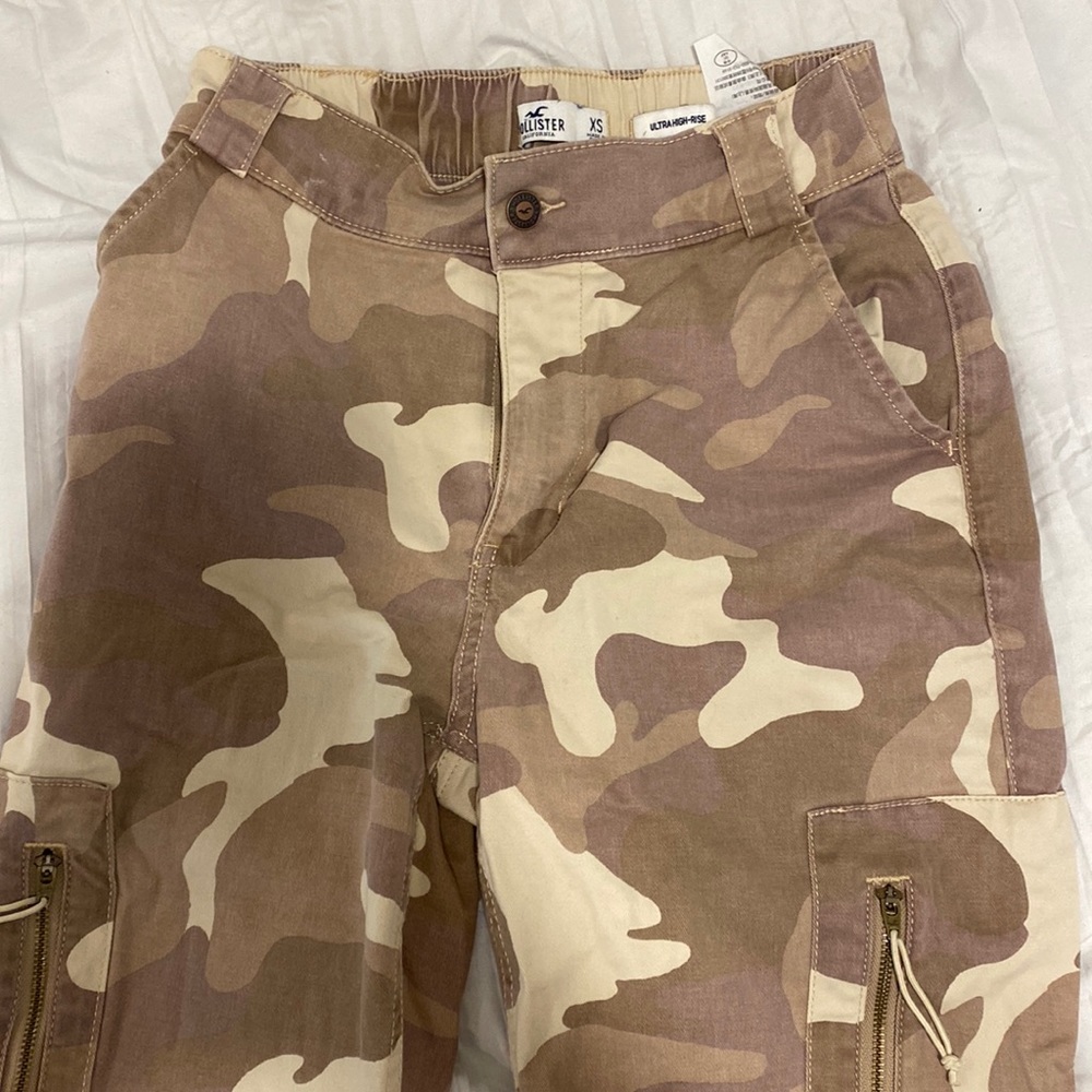 Hollister XS tan camo jeans